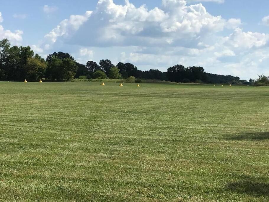 Willa House On Grass Runway With Fly-In/Fly-Out Access Tecumseh Zewnętrze zdjęcie