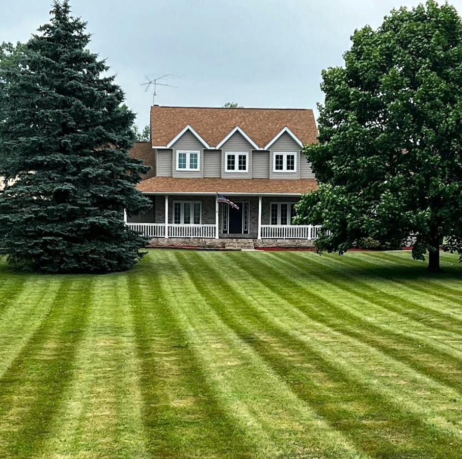 Willa House On Grass Runway With Fly-In/Fly-Out Access Tecumseh Zewnętrze zdjęcie